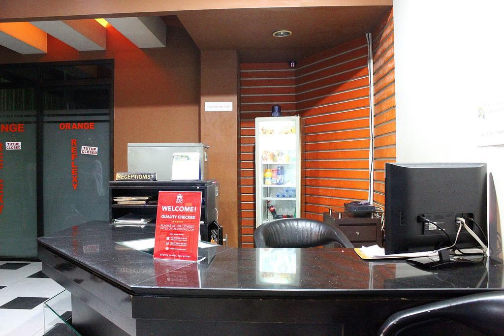 Klinpod Hotel Jakarta Buitenkant foto